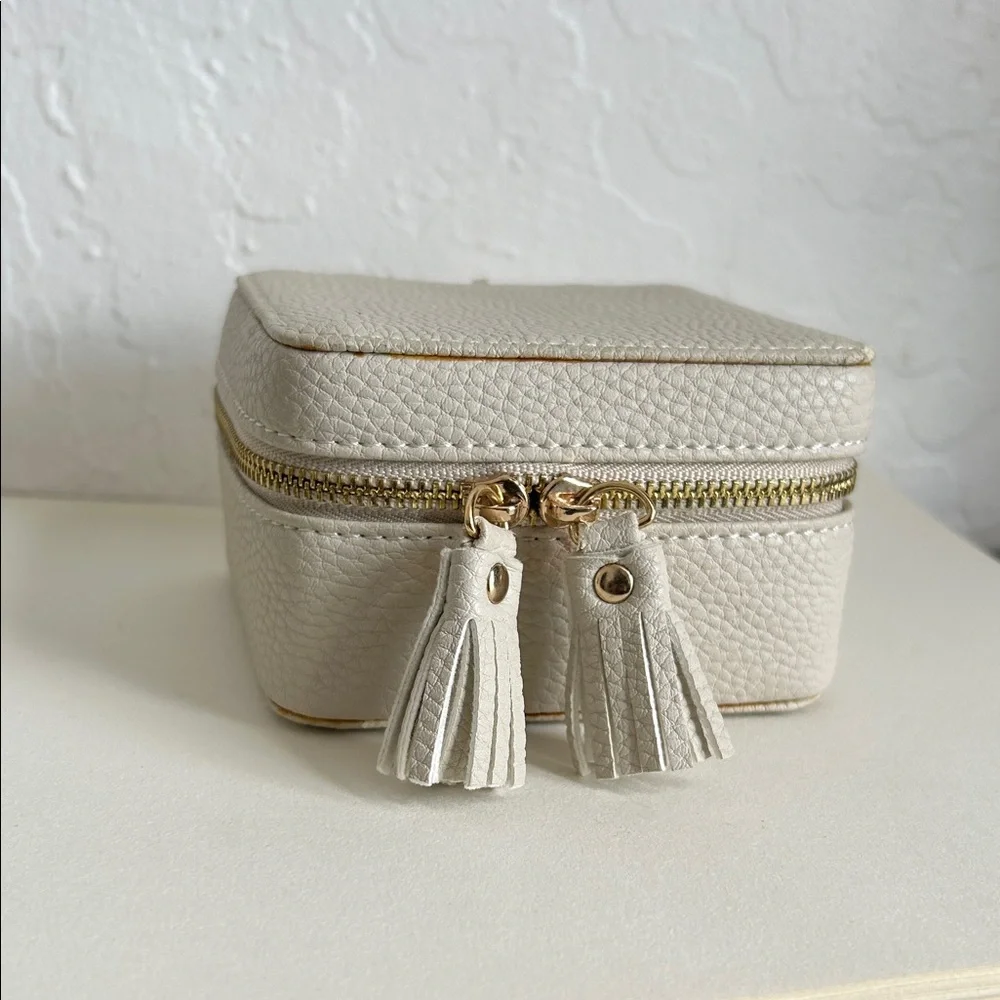 Compact White Leather Travel Jewelry Case with Tassel Zipper